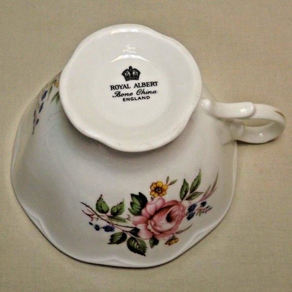 Royal Albert Bone China England Floral Pattern Tea Cup and Saucer - Picture 8 of 12